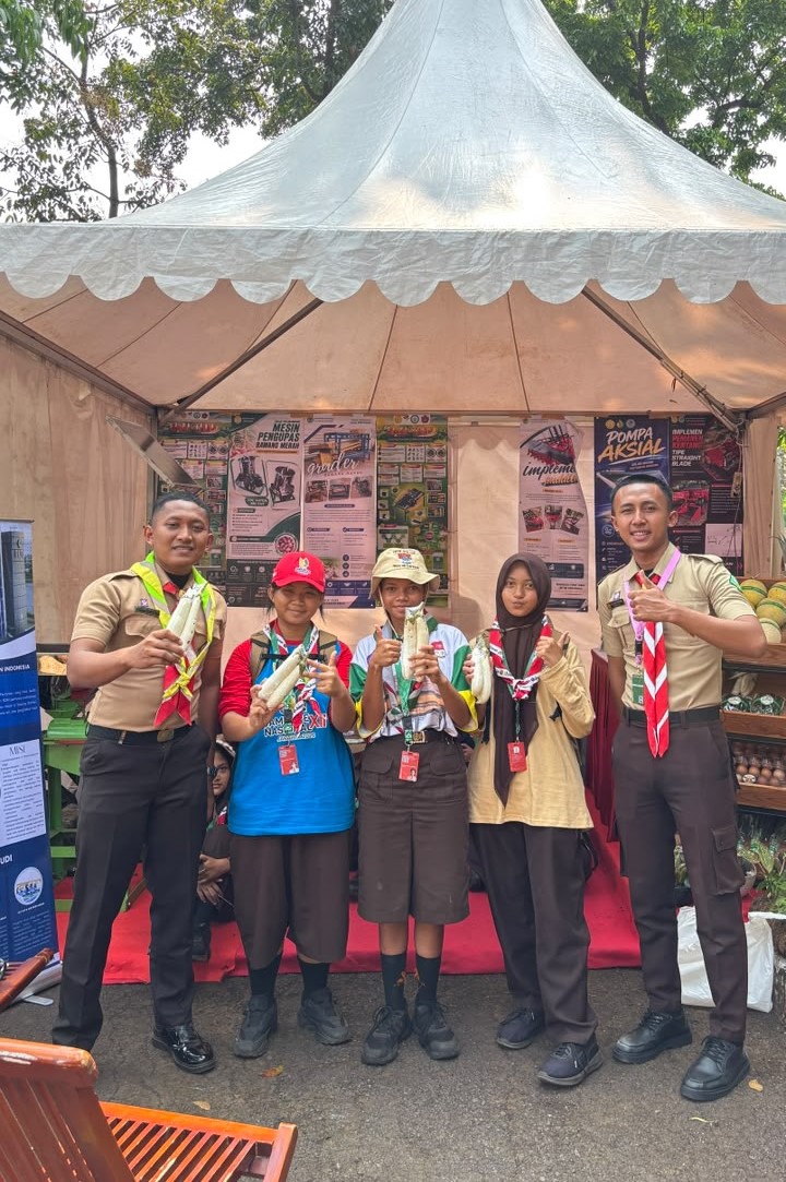 Memeriahkan Peringatan Jambore Pramuka XII