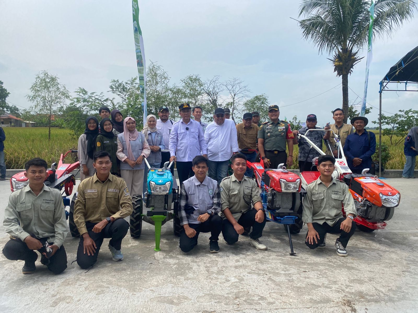 Dukung Swasembada Pangan, Polbangtan Kementan Panen Raya dan Percepatan Tanam di Kabupaten Indramayu